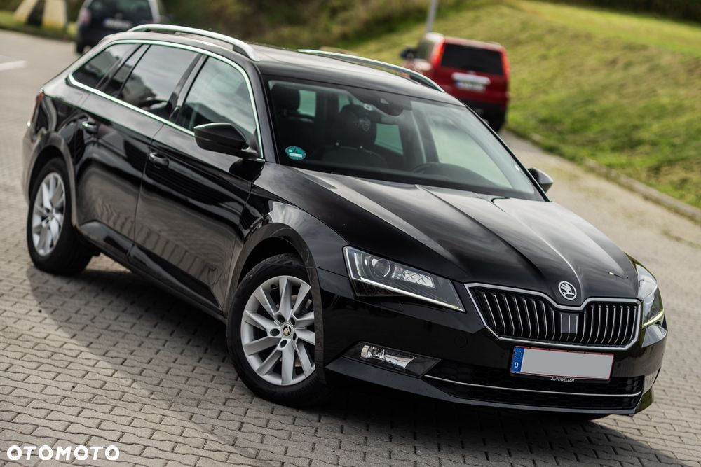 Skoda Superb 2.0 TDI Premium Edition - 11