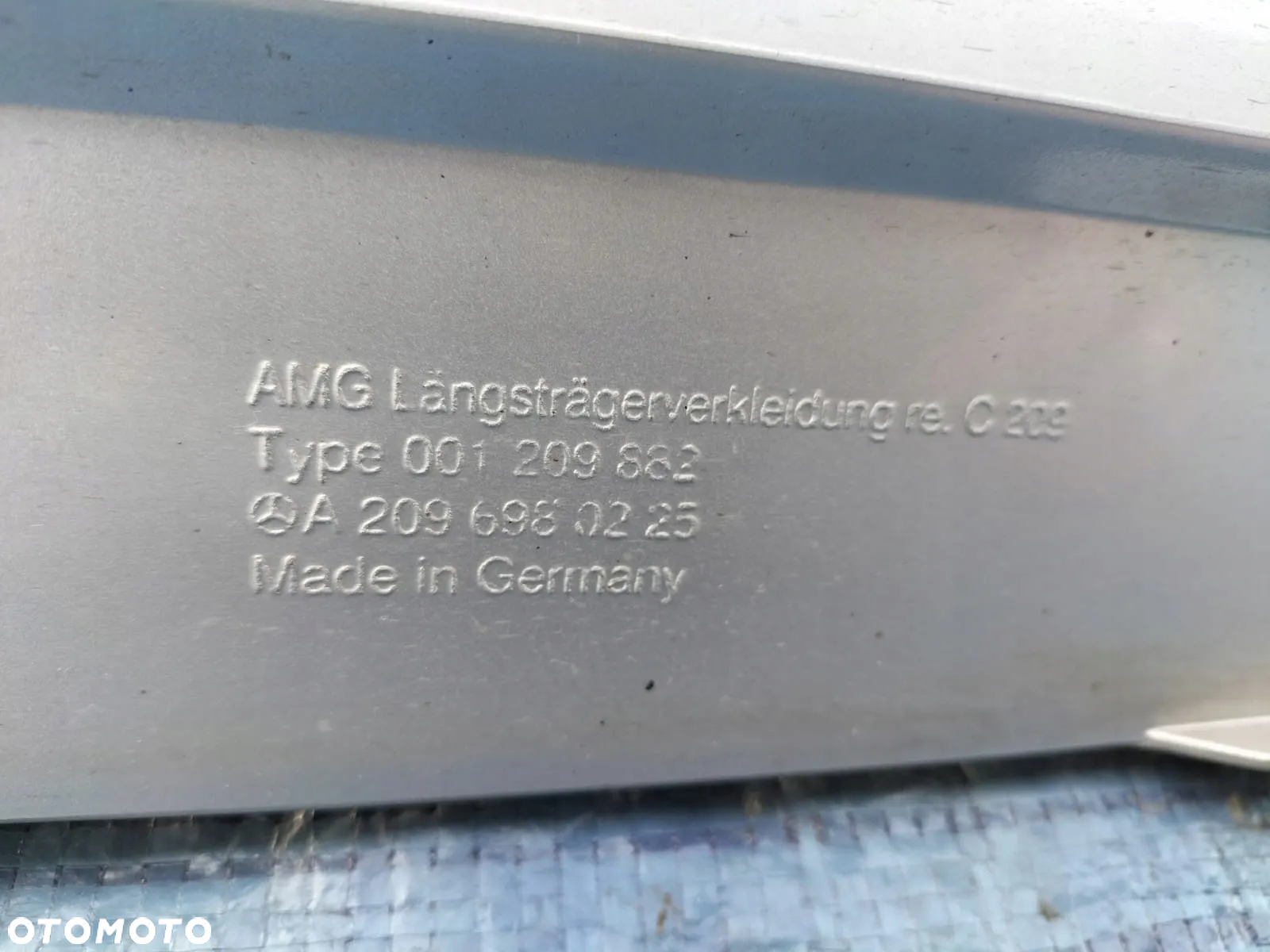 LISTWA NAKŁADKA PROGOWA PRAWA PRÓG PRAWY C744 744 A2096980225 MERCEDES CLK W209 AMG - 9
