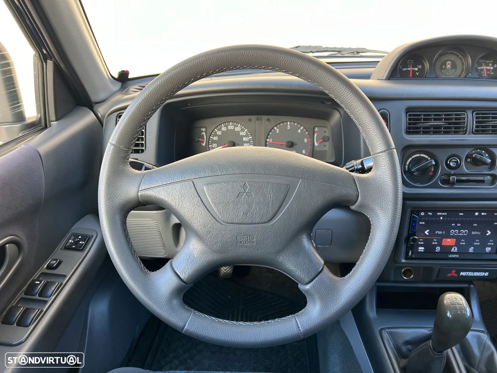 Mitsubishi Pajero Sport 2.5 TD GLS - 13
