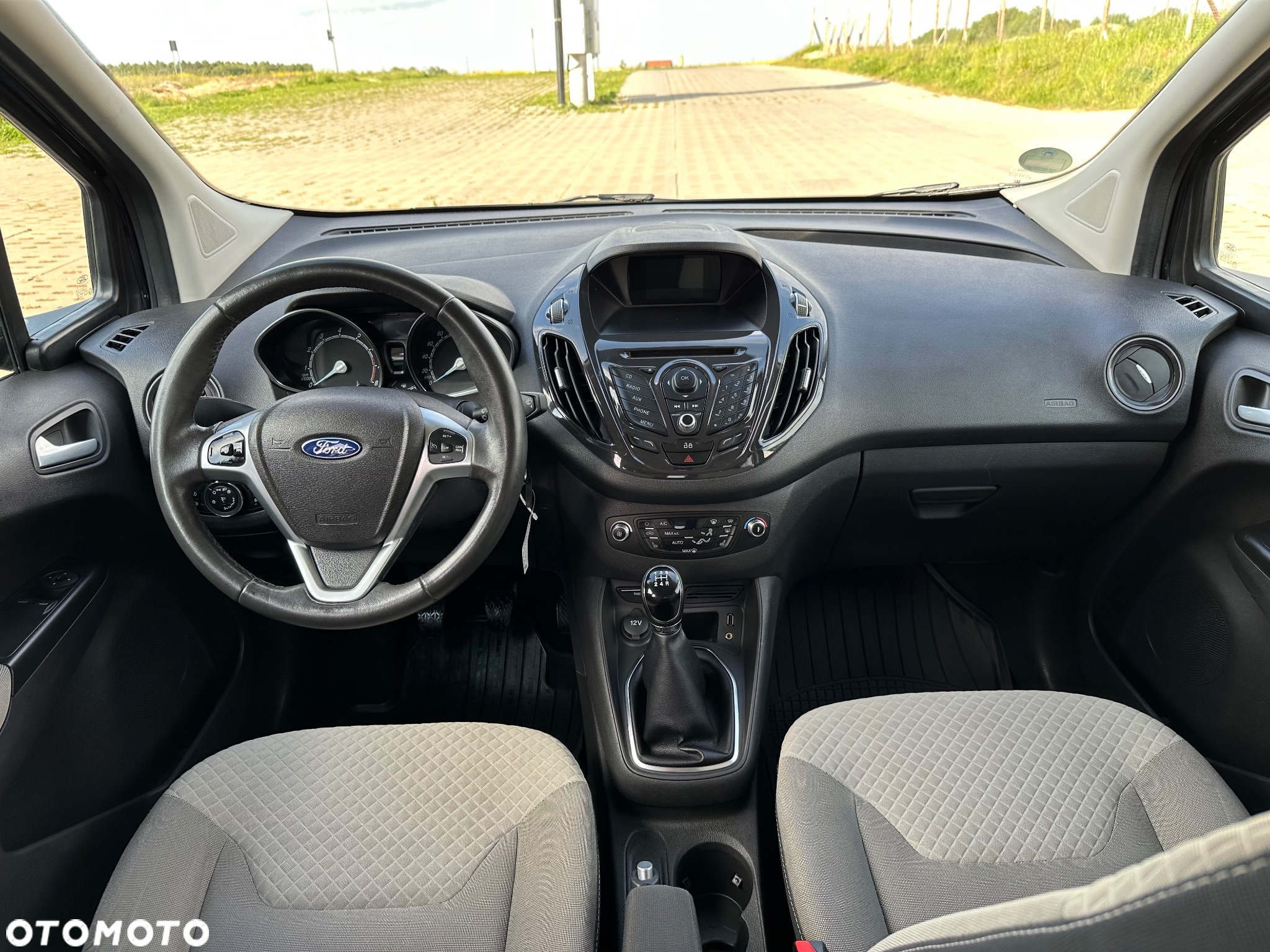 Ford Tourneo Courier 1.0 EcoBoost Titanium - 34