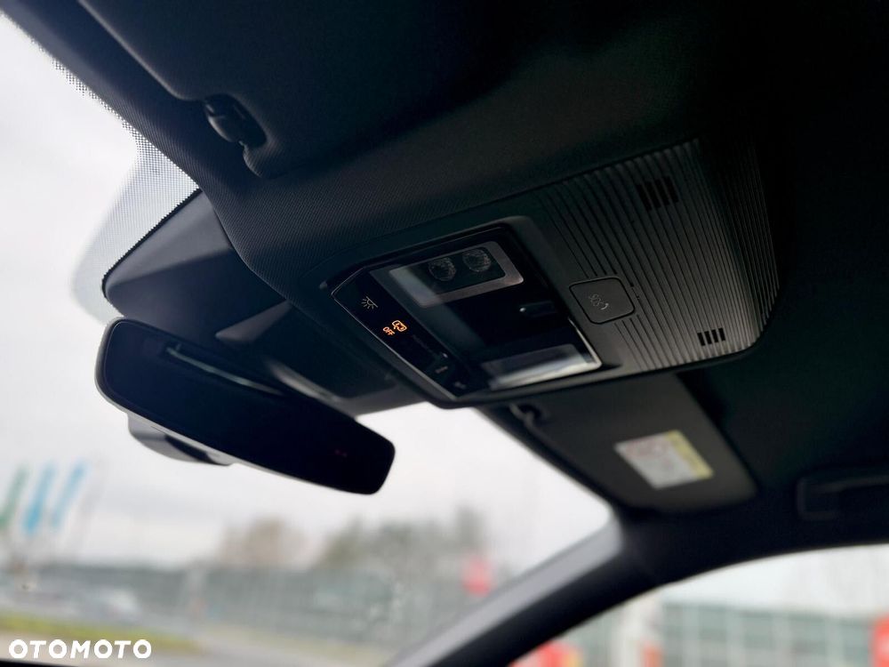 Volkswagen T-Roc 1.5 eTSI R-Line DSG - 28