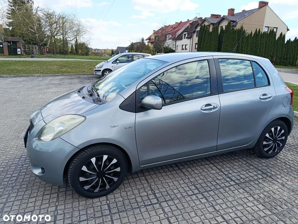 Toyota Yaris - 1