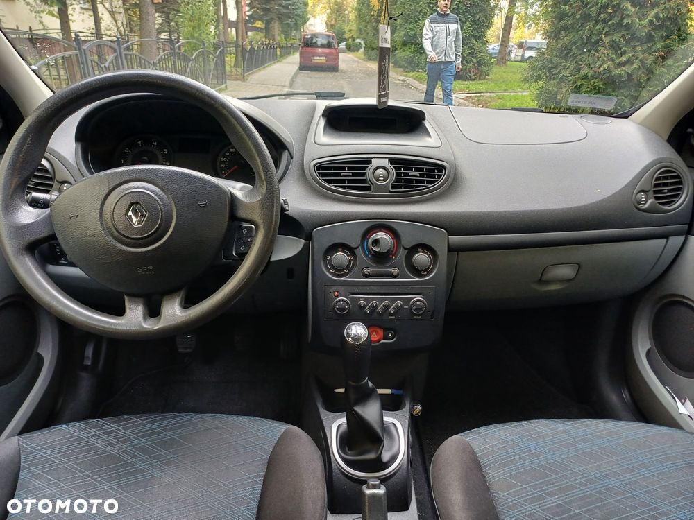 Renault Clio - 8