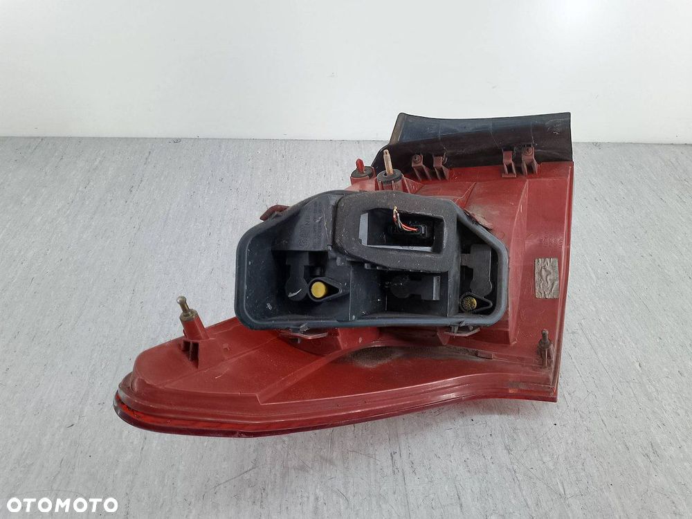 LAMPA TYLNA PRAWA PEUGEOT 407 KOMBI - 3