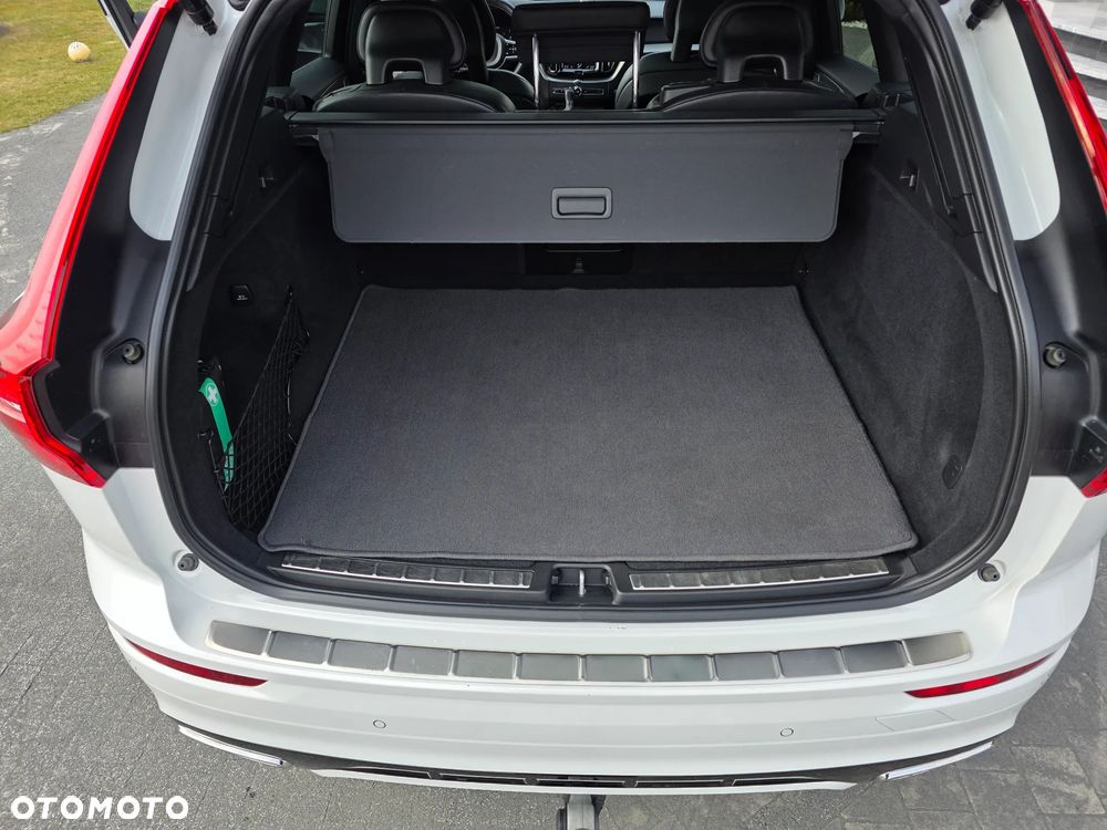 Volvo XC 60 D5 AWD R-Design - 24