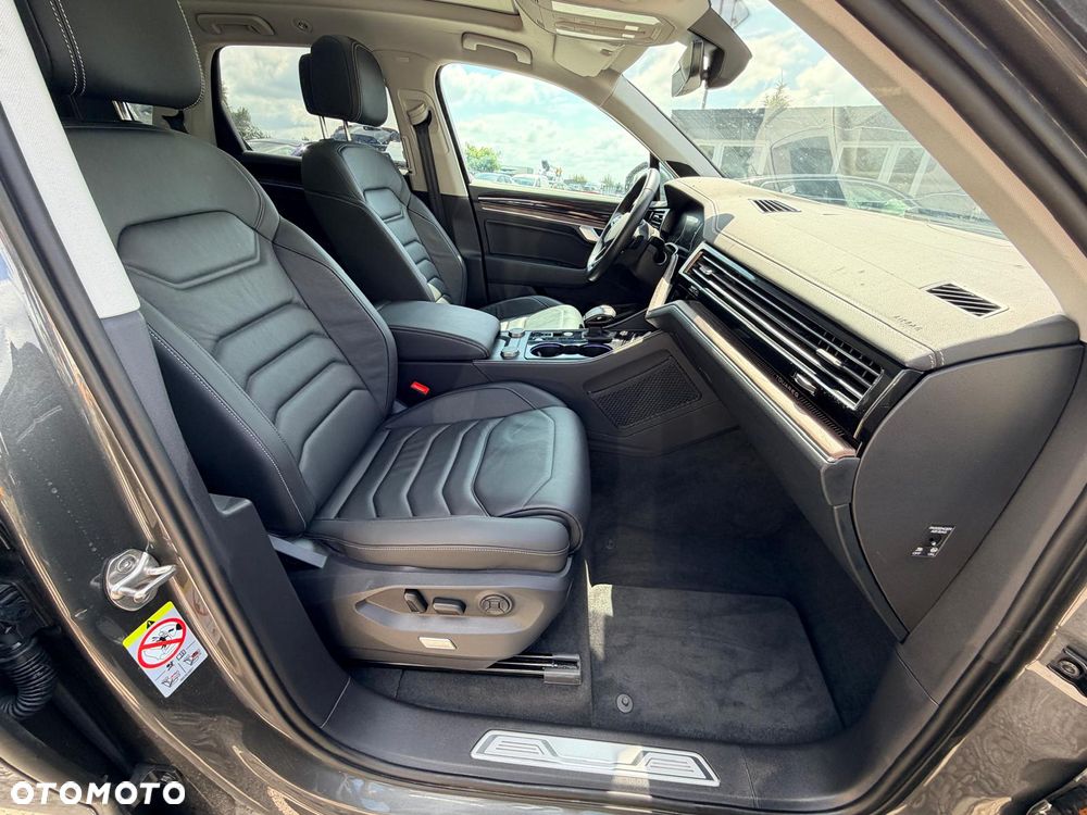Volkswagen Touareg V6 e-Hybrid OPF 4Motion Elegance FINAL EDITION - 32