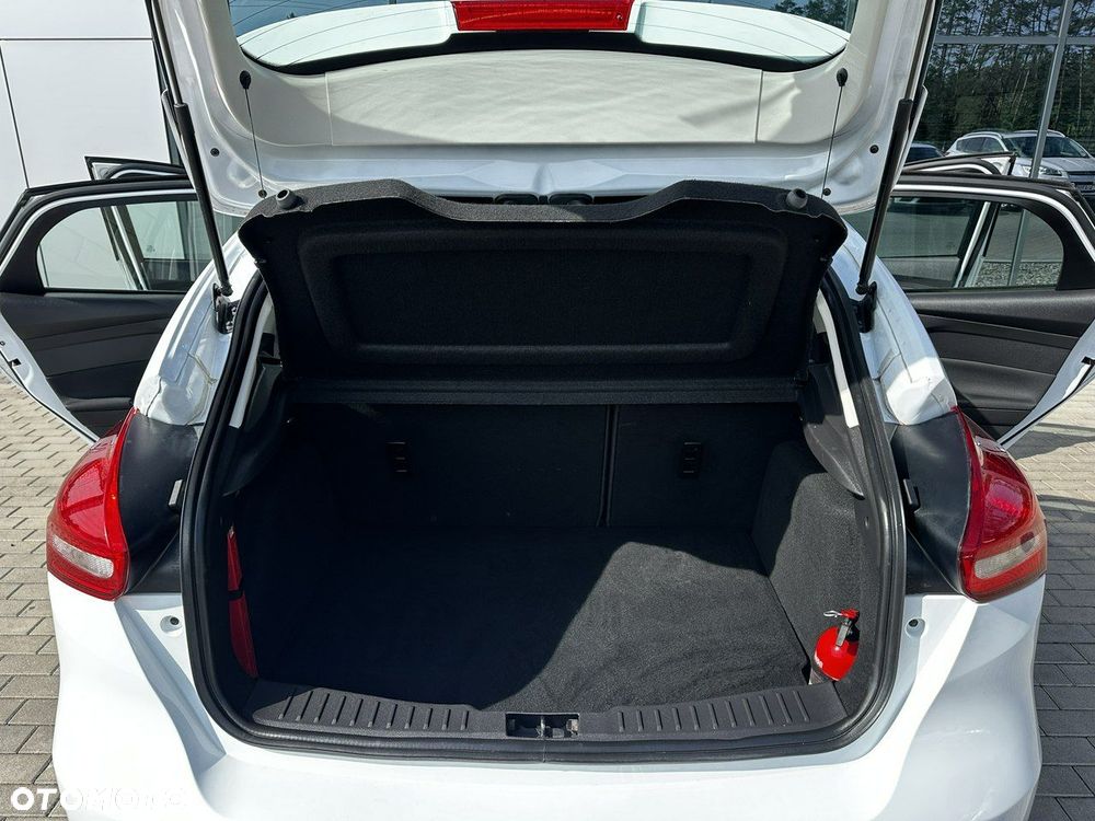 Ford Focus 1.6 Ambiente - 25