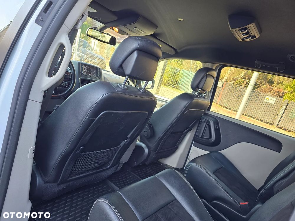 Dodge Grand Caravan - 32
