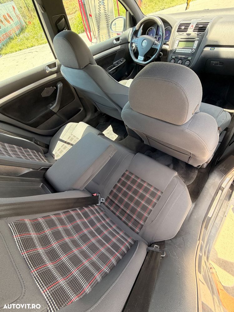 Volkswagen Golf - 10