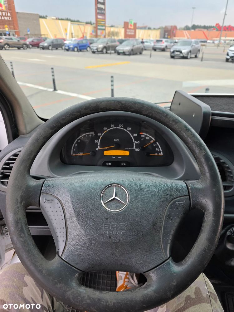 Mercedes-Benz Sprinter - 12