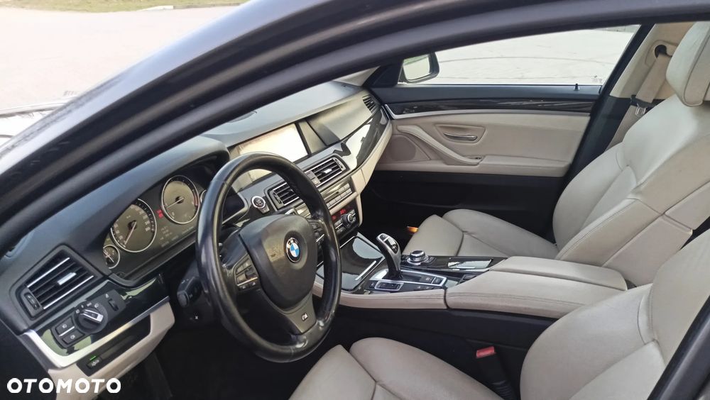 BMW Seria 5 525d xDrive Luxury Line - 7