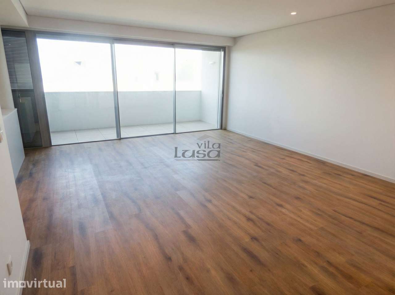 Apartamento T2,  3 wcs (2 suites) com Garagem Dupla no Centro de Gaia