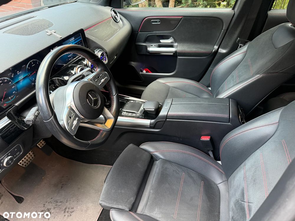 Mercedes-Benz GLA - 12