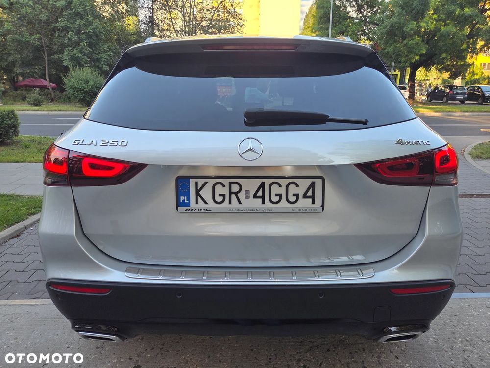 Mercedes-Benz GLA 250 4-Matic AMG Line - 11