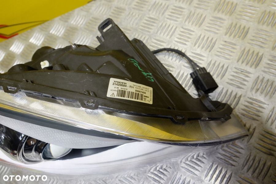 VOLVO XC60 2008-2013 REFLEKTOR LAMPA XENON SKRĘTNA R USA - 4