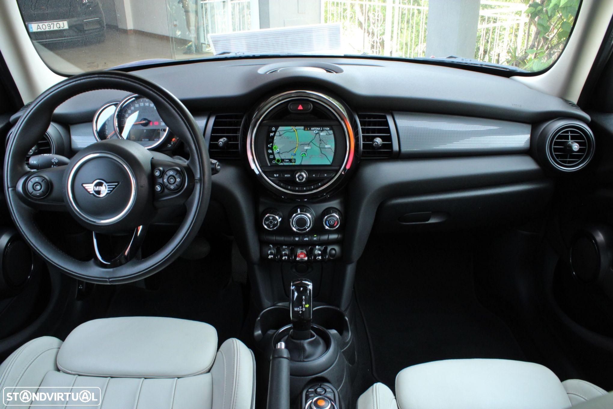 MINI 5 Portas Cooper D Auto - 6