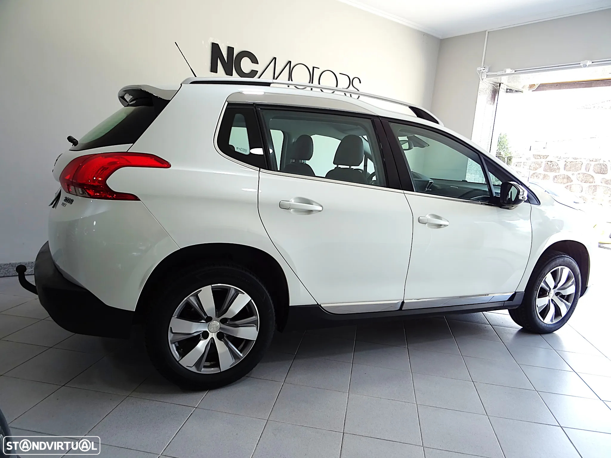 Peugeot 2008 1.2 PureTech Allure - 5