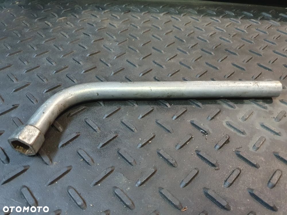 FIAT ALFA 147 LANCIA LYBRA  KLUCZ NASADOWY 17   14533431 - 1