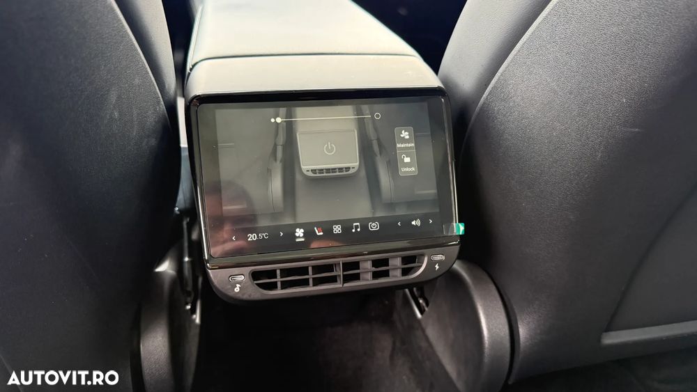 Tesla Model Y - 25