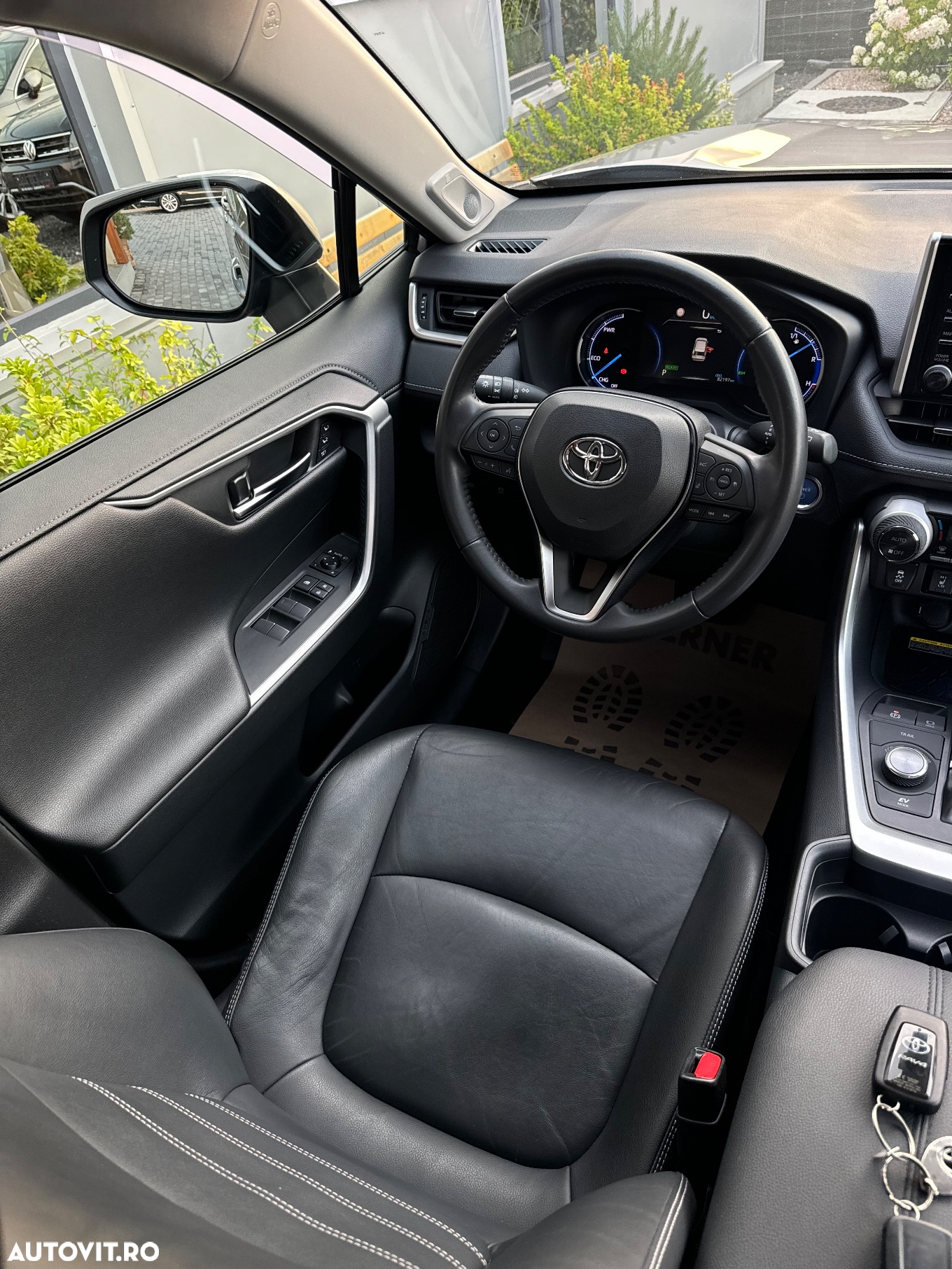 Toyota RAV4 2.5 4x4 Hybrid Team Deutschland - 11