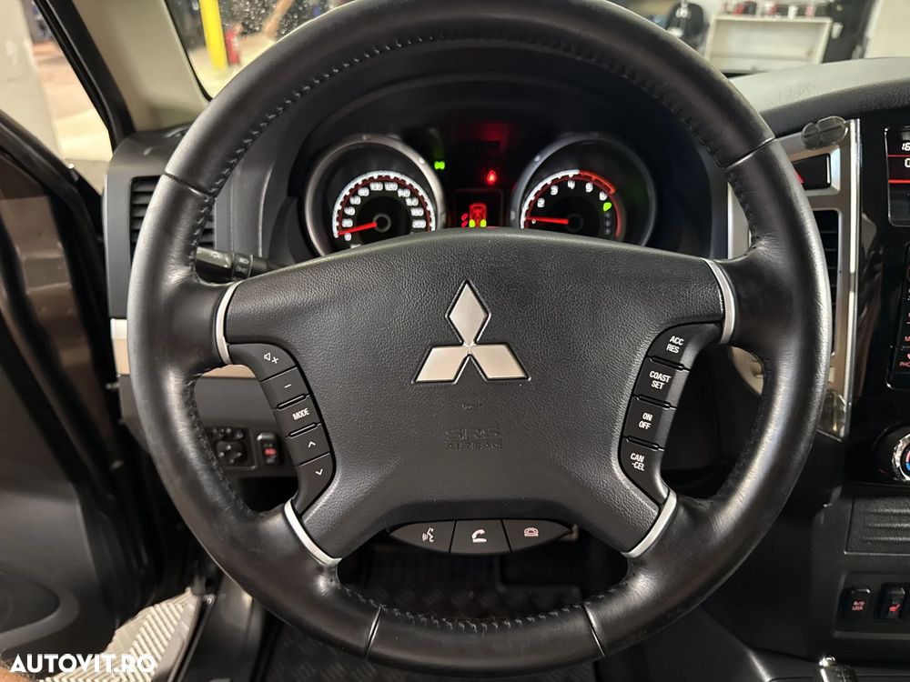 Mitsubishi Pajero - 17
