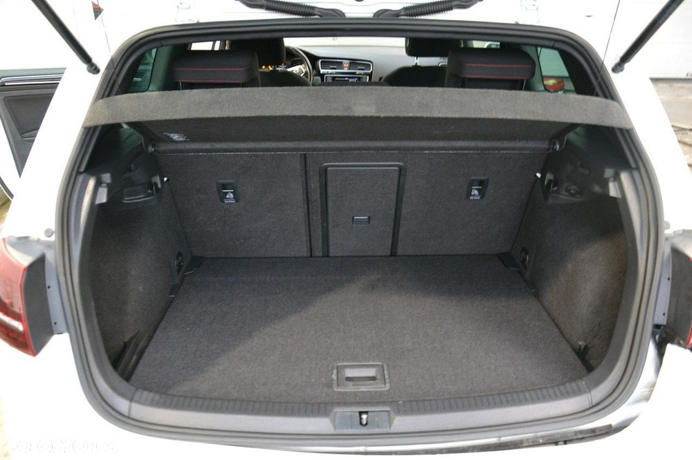 Volkswagen Golf - 25