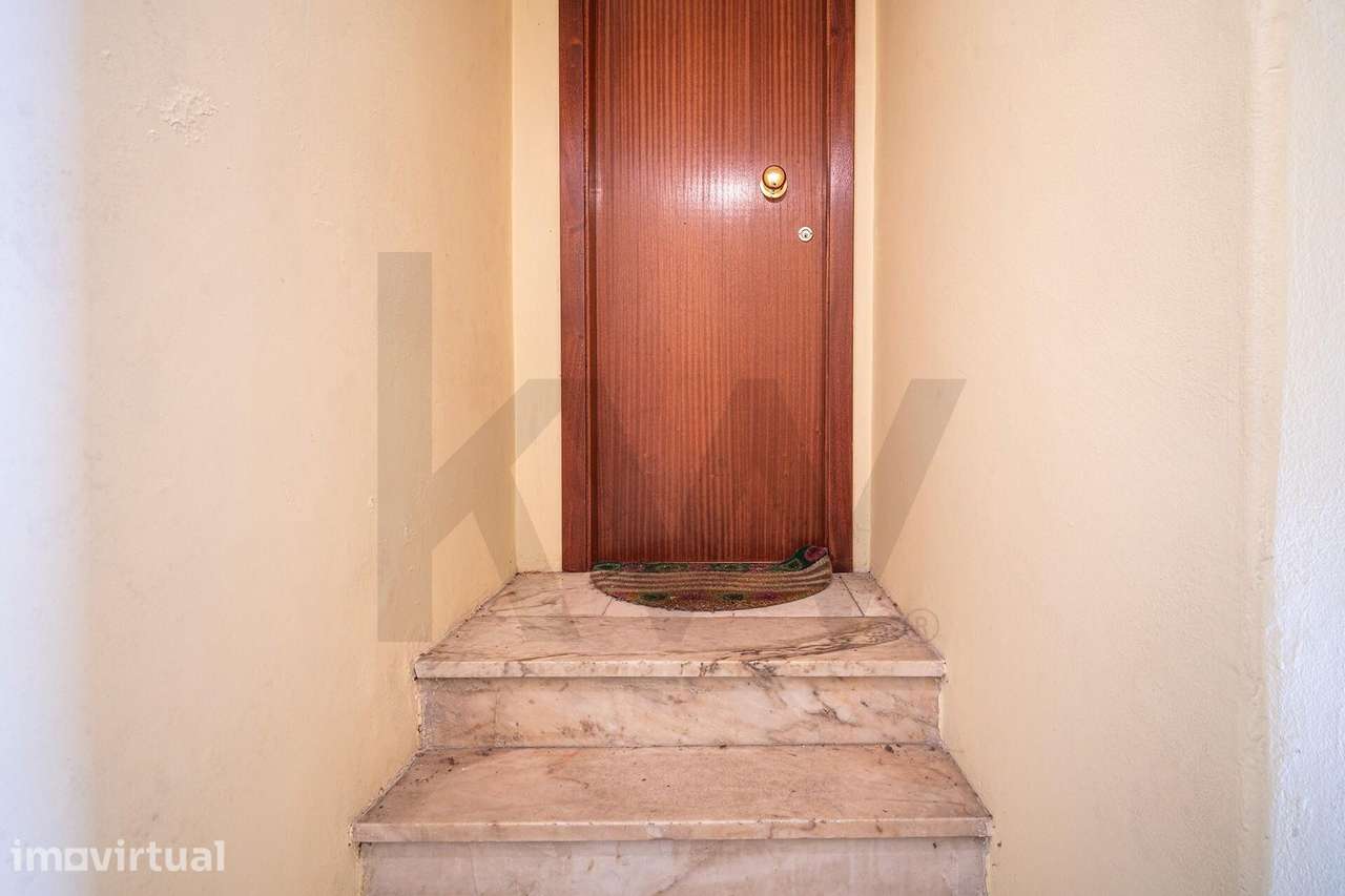 Moradia em Barcarena com Potencial para T3 ou Investimento (2x T1) - Grande imagem: 4/25
