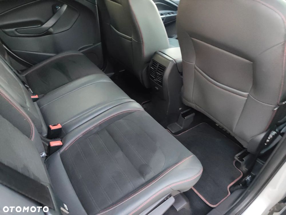 Ford Kuga 2.0 TDCi 2x4 ST-Line - 9