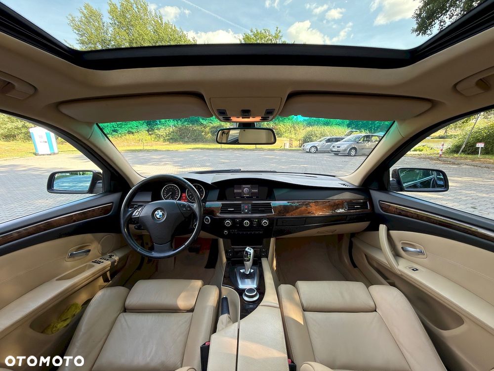 BMW Seria 5 525xd - 28