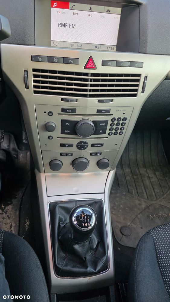 Opel Astra 1.9 CDTI DPF NAVI - 9