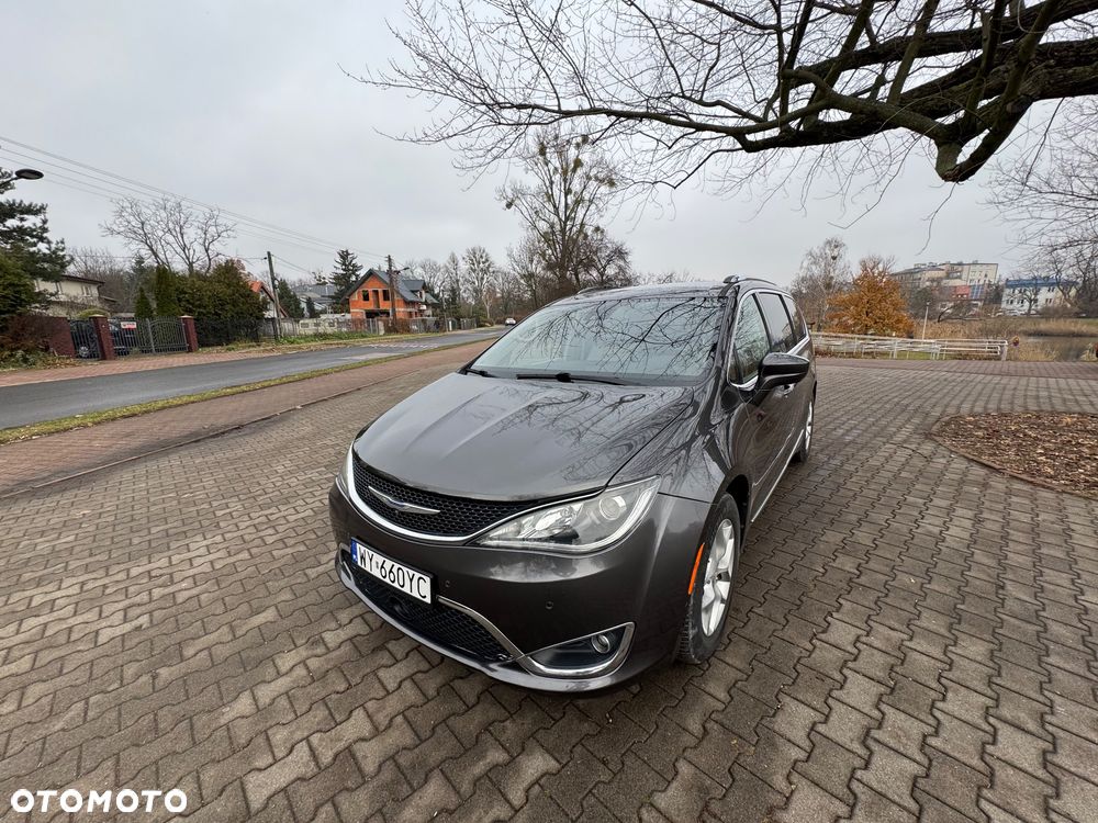 Chrysler Pacifica - 17