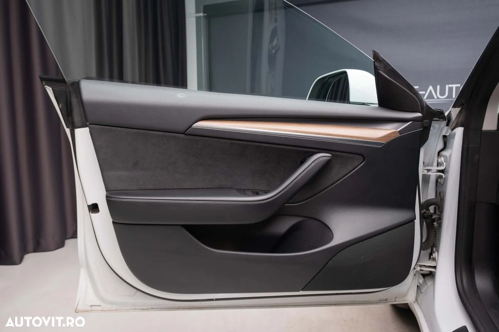 Tesla Model 3 Performance - 9