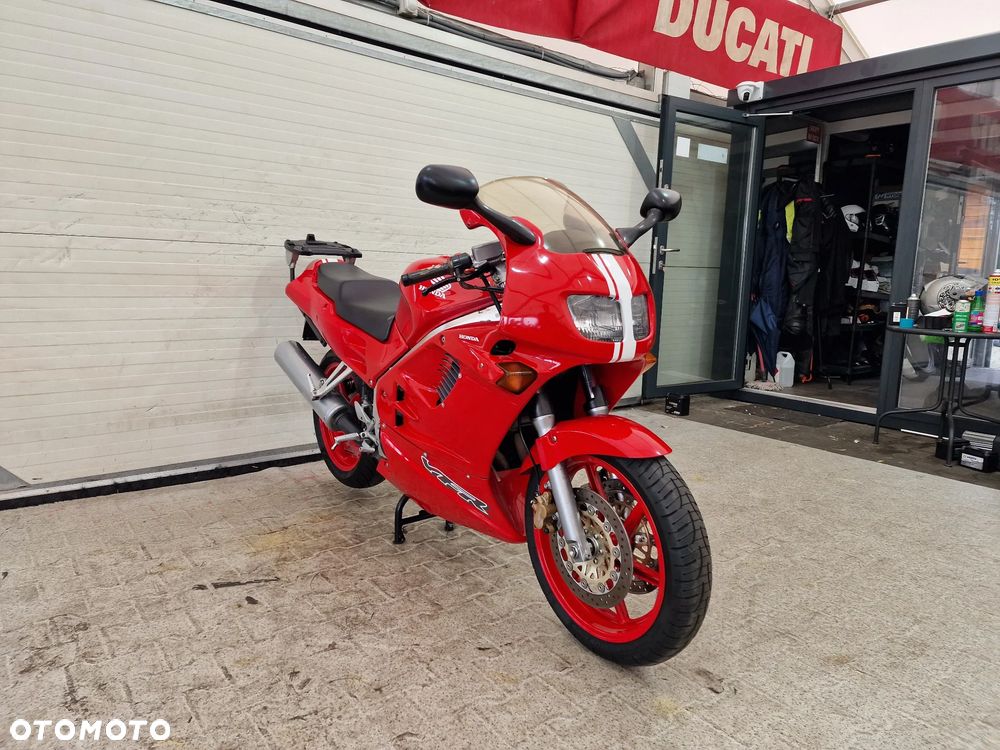 Honda VFR - 3
