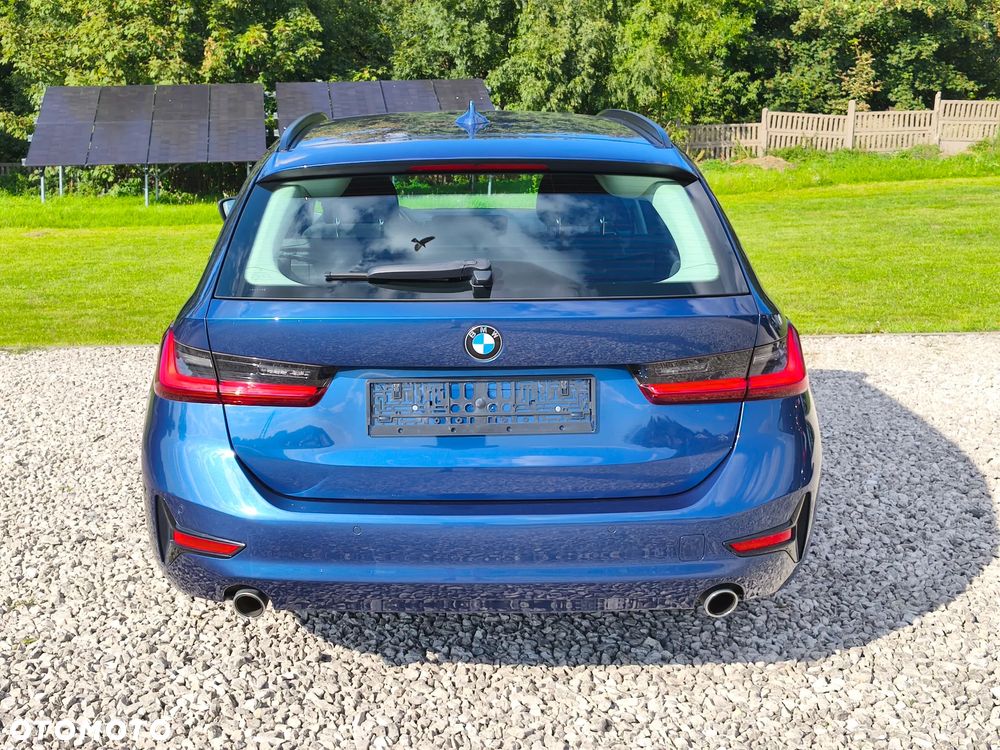 BMW Seria 3 318d - 16