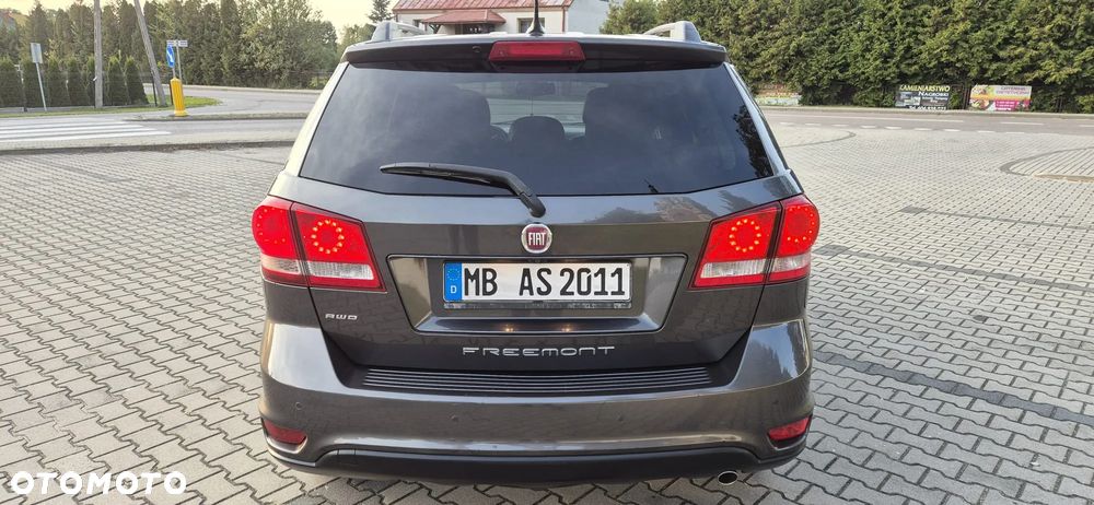 Fiat Freemont 2.0 Multijet 16V DPF Automatik Allrad Lounge - 2