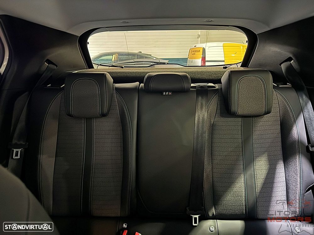 Peugeot 2008 1.2 PureTech Allure Pack EAT8 - 38