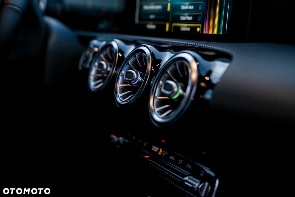 Mercedes-Benz CLA 180 d - 40