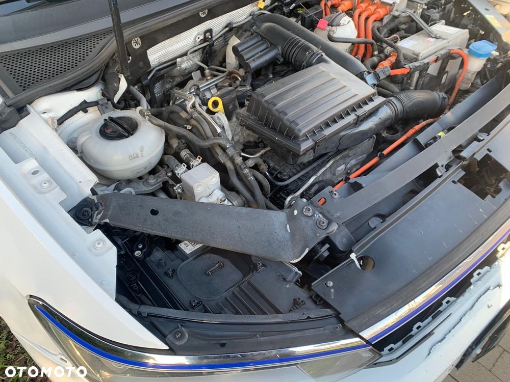 Volkswagen Passat - 12