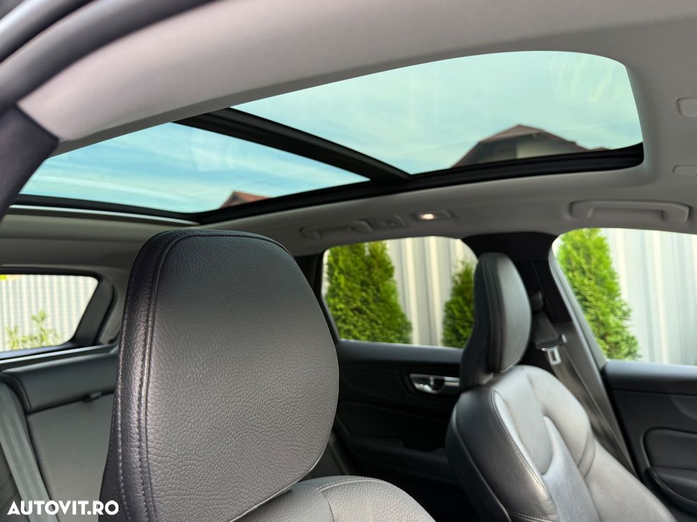 Volvo XC 60 B4 MHEV AT8 AWD Inscription - 28