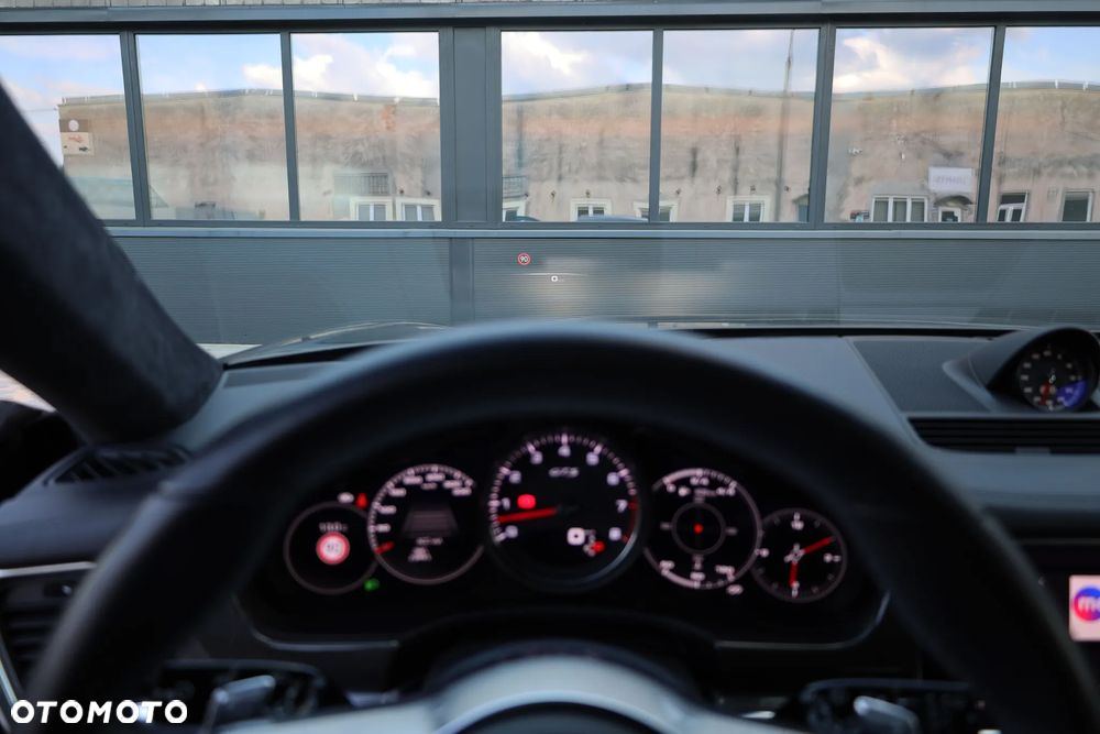 Porsche Panamera GTS - 40