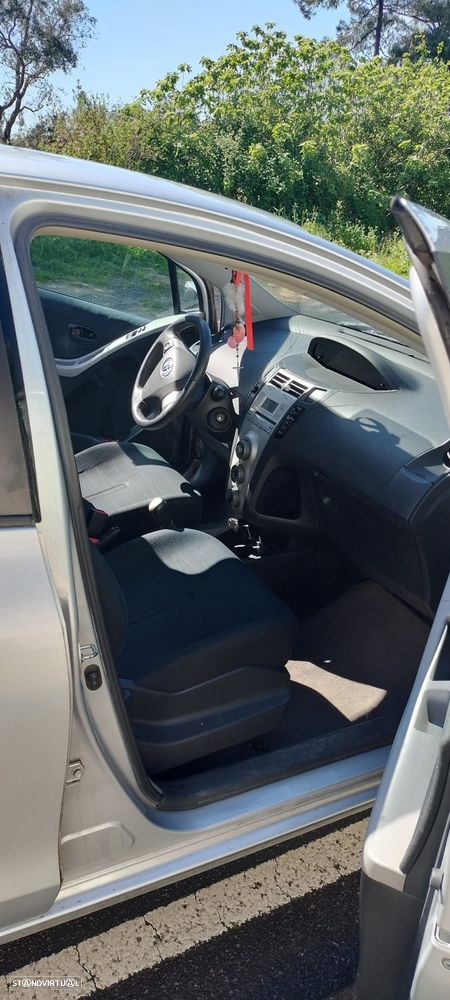 Toyota Yaris 1.0 VVT-i AC Manual - 13