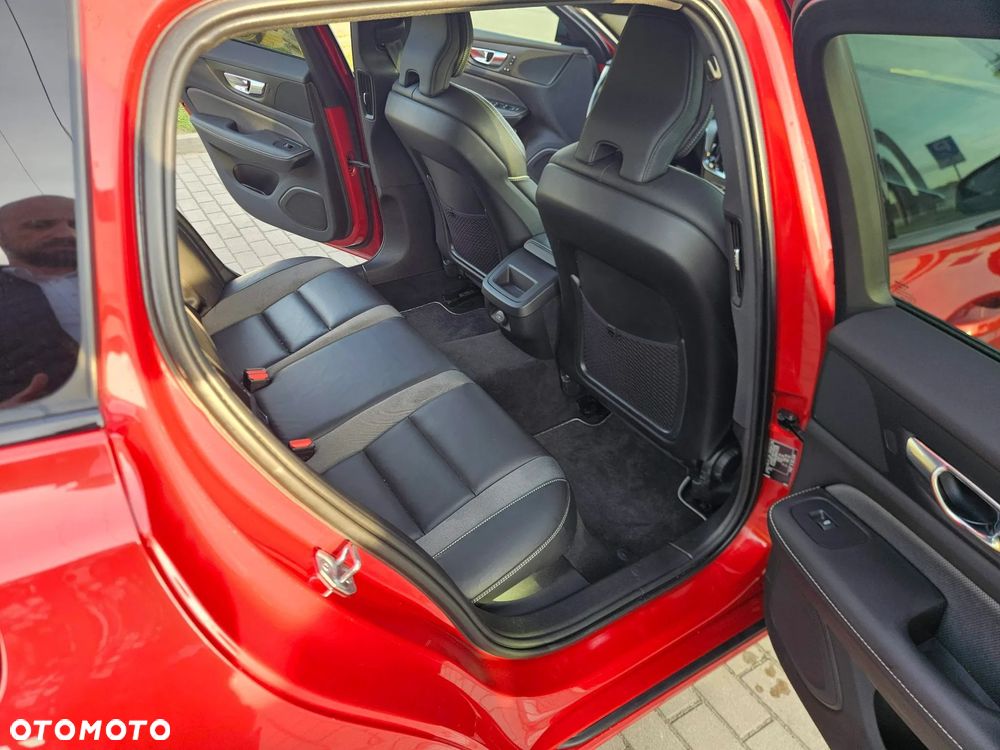 Volvo V60 B3 B R-Design - 16