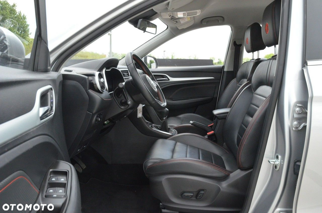 MG ZS - 33