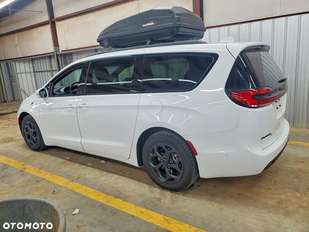 Chrysler Pacifica - 4