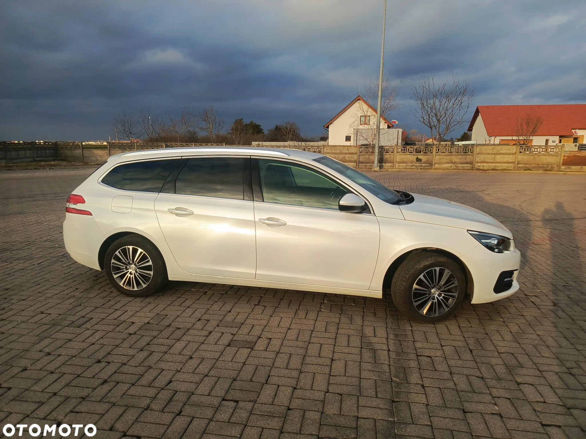 Peugeot 308 SW 1.5 BlueHDi Allure S&S EAT8 - 4
