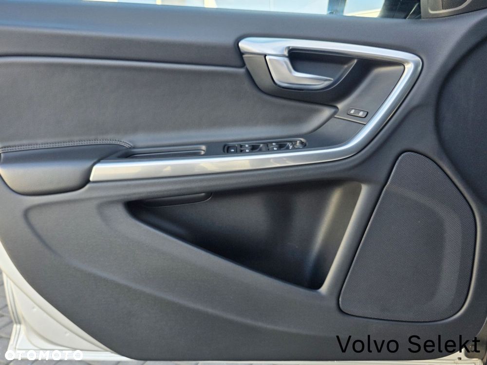 Volvo V60 Cross Country - 15