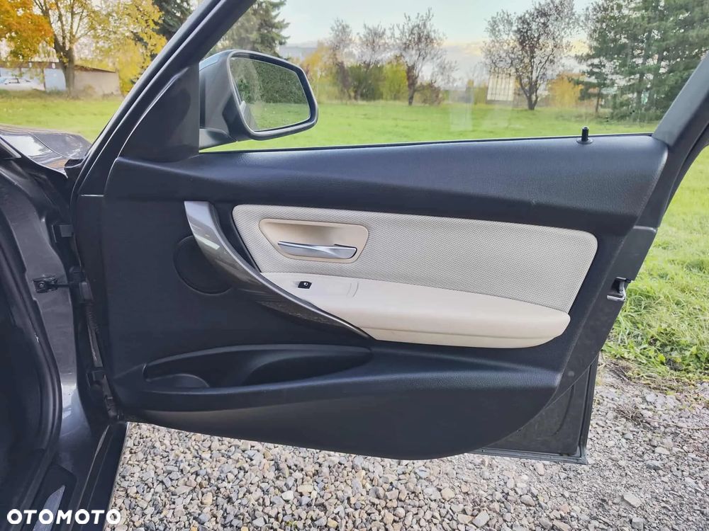 BMW Seria 3 318d Blue Performance - 36