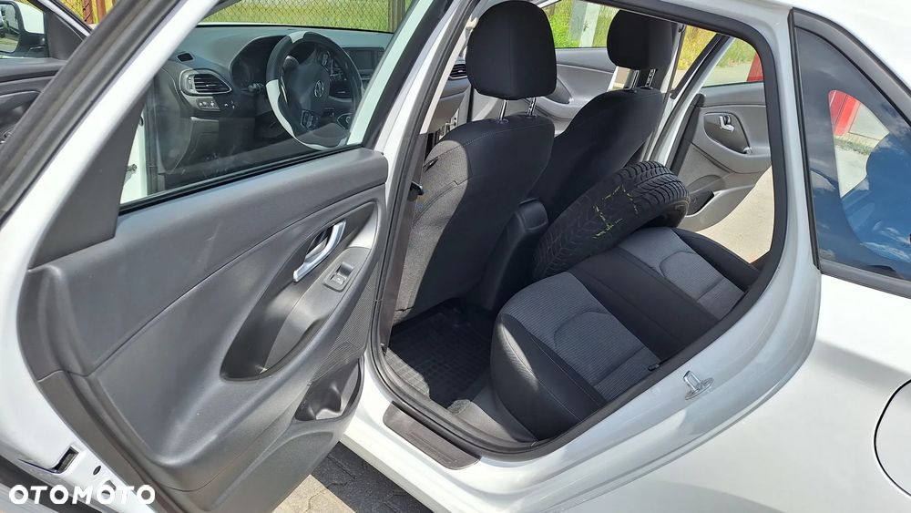 Hyundai i30 1.6 D Classic + - 17
