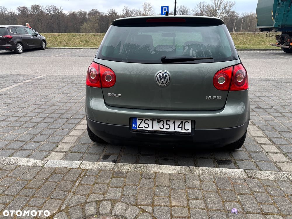 Volkswagen Golf 1.6 FSI Trendline - 4