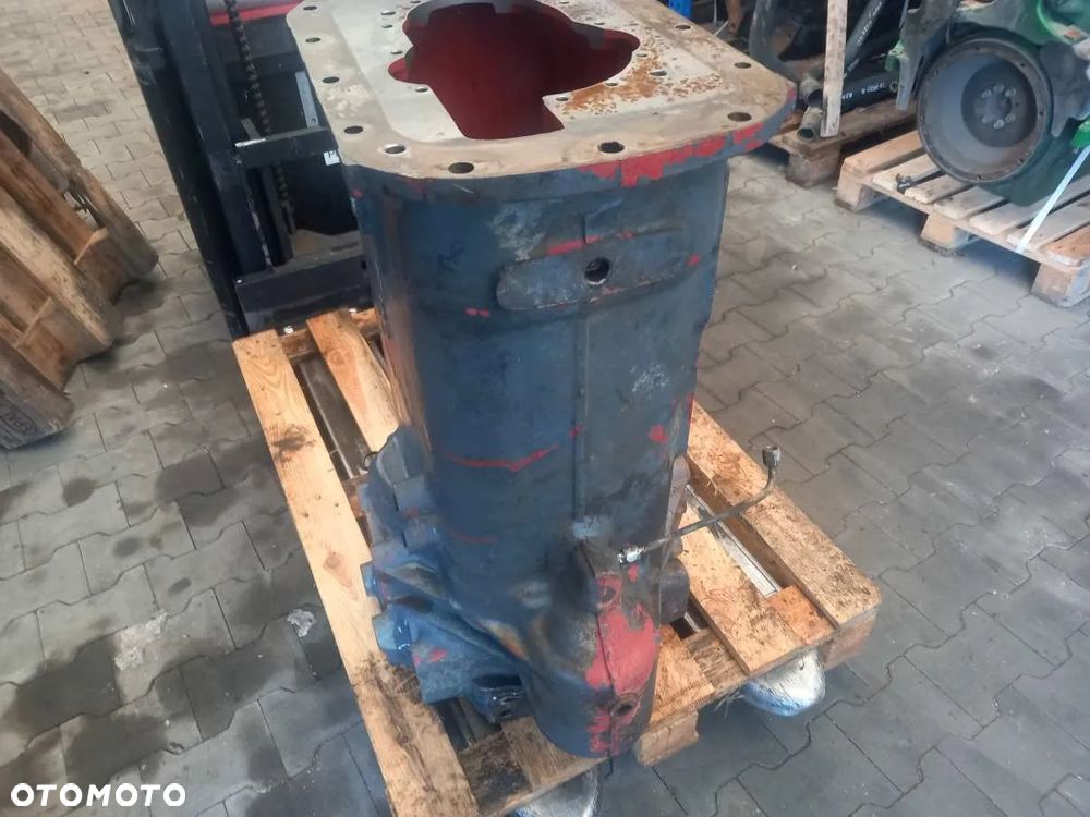 Obudowa skrzyni biegów New Holland 6640 - 4